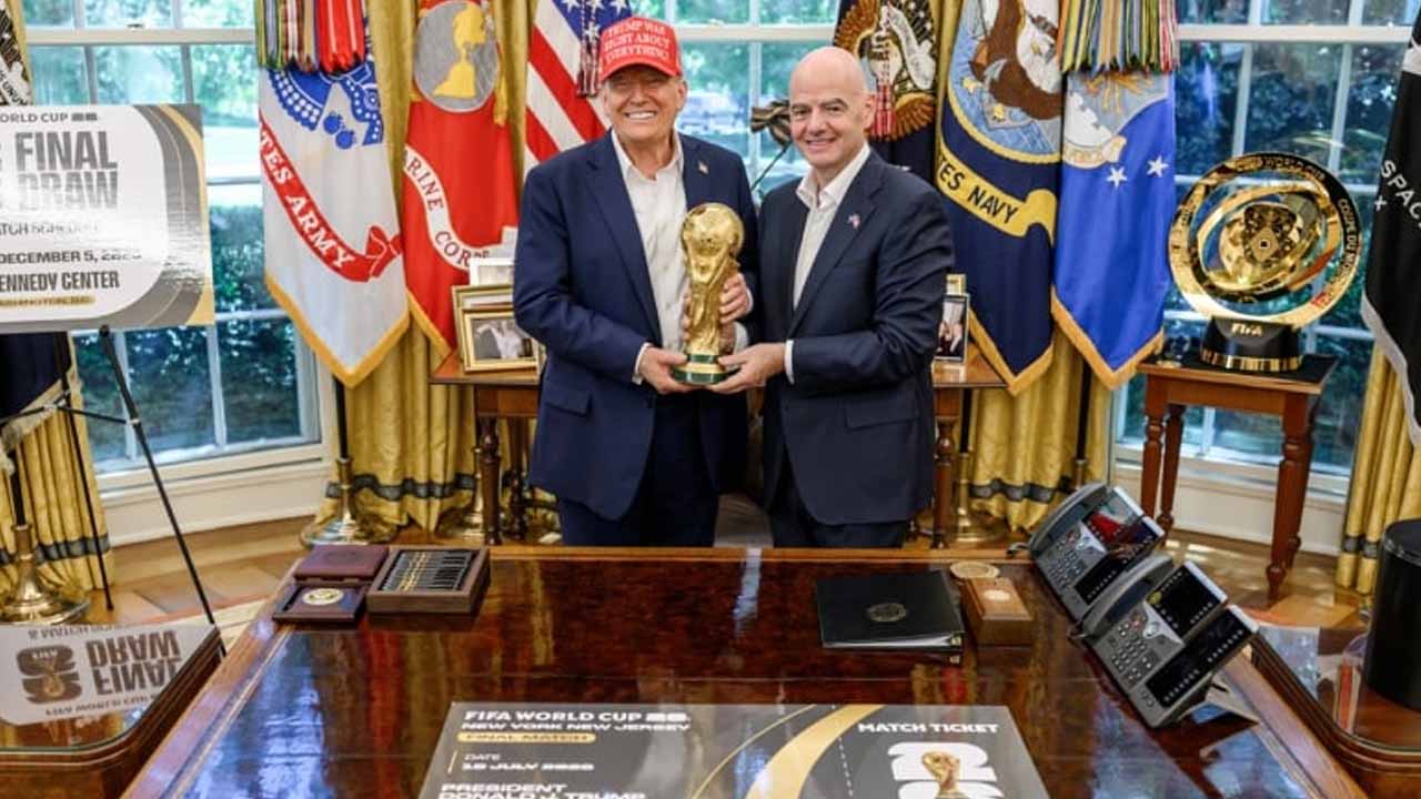 ডোনাল্ড ট্রাম্প ও ফিফা সভাপতি