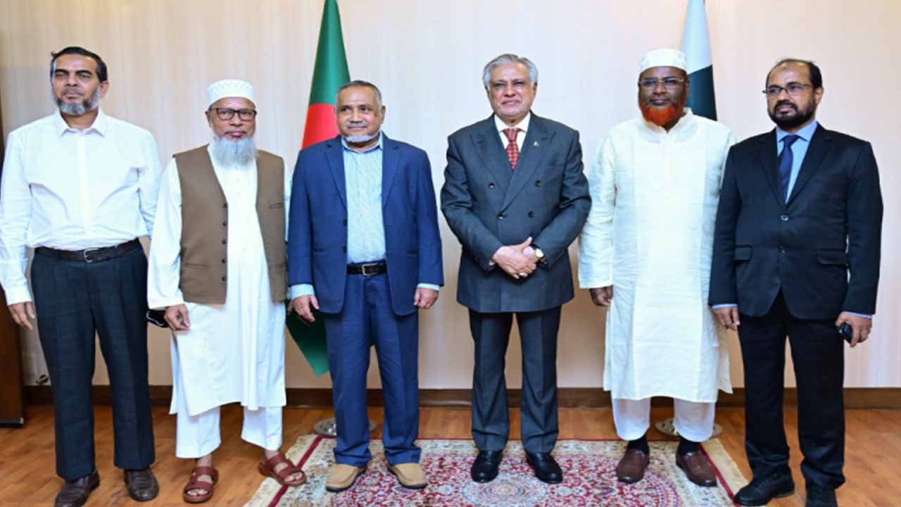 শনিবার (২৩ আগস্ট) বিকেল ৫টার দিকে ঢাকায় পাকিস্তান হাইকমিশনে এ বৈঠক অনুষ্ঠিত হয়।