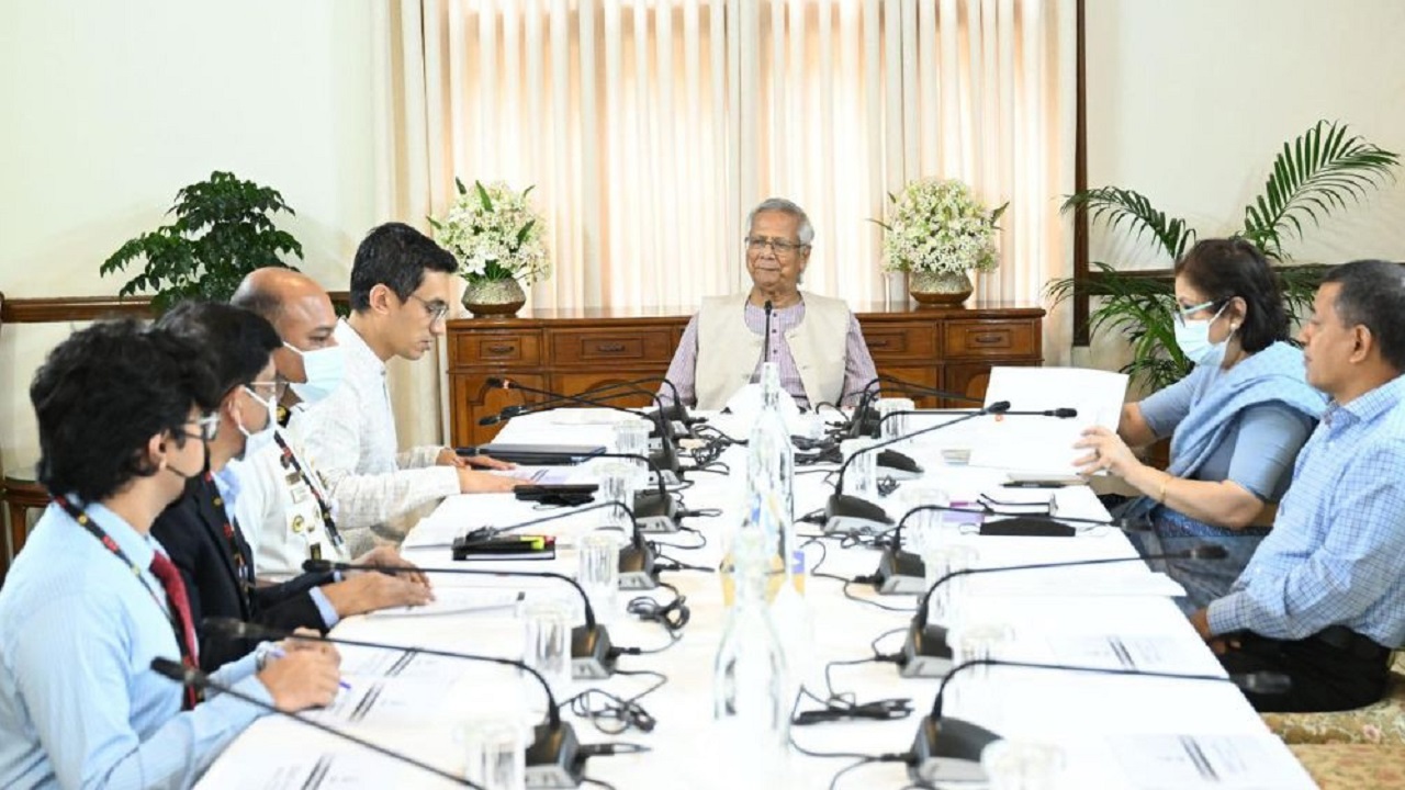 রাষ্ট্রীয় অতিথি ভবন যমুনায় প্রধান উপদেষ্টার বৈঠক