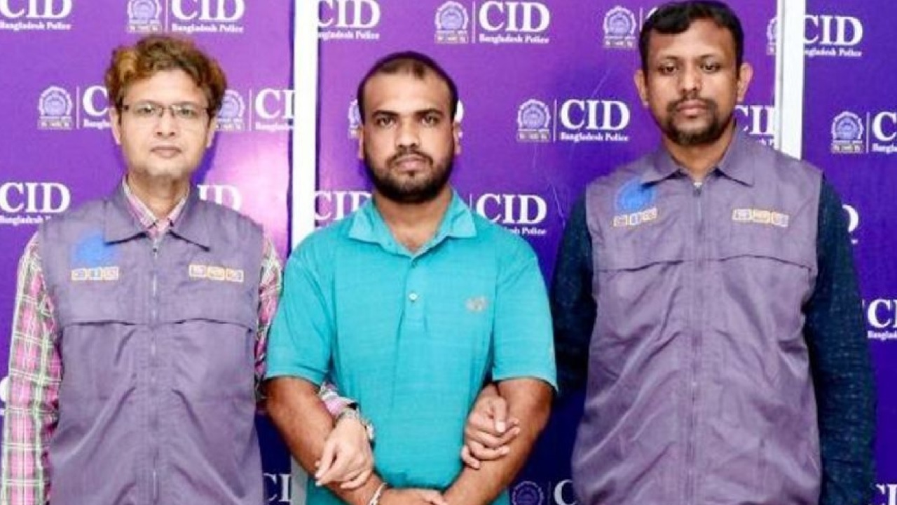 ‘প্রশ্ন’ বিক্রির মূলহোতা গ্রেপ্তার