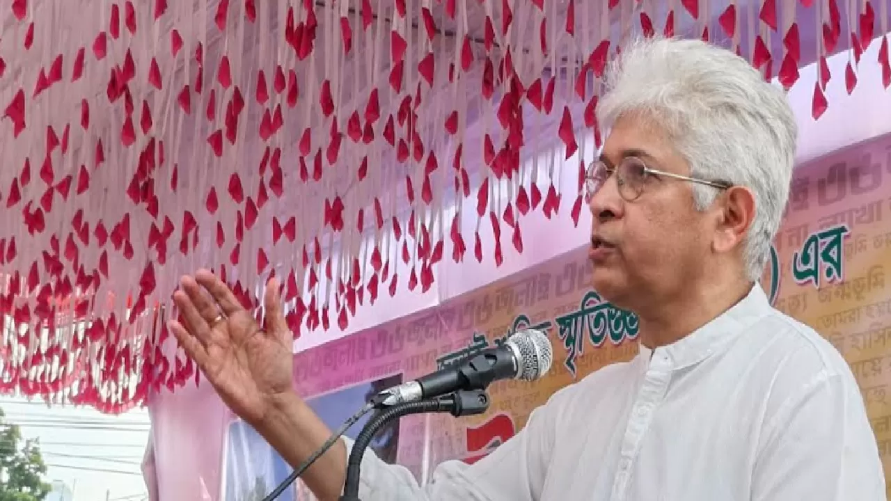 অন্তর্বর্তী সরকারের শিল্প ও গৃহায়ণ-গণপূর্ত মন্ত্রণালয়ের উপদেষ্টা আদিলুর রহমান খান