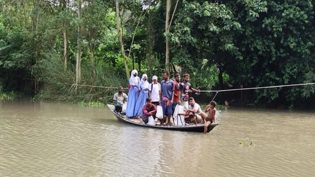 মাত্র ৫০ থেকে ৬০ মিটার দৈর্ঘ্যের সেতু না থাকায় প্রায় ১০ হাজার মানুষের ভোগান্তি