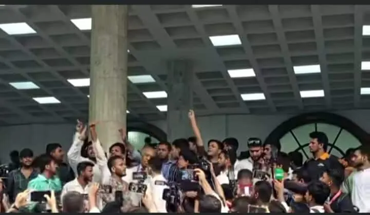 আবু সাদিক কায়েমকে দেখে রাজাকার,রাজাকার স্লোগান দিলো ছাত্রদল  নেতা কর্মীরা