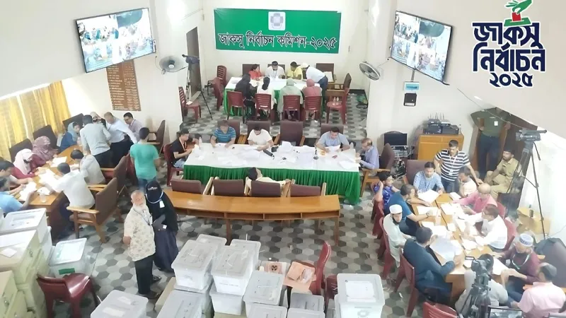নির্বাচনে ভোট গণনা চলছে