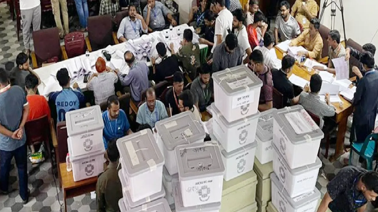 জাকসুর ভোট গণনা চলছে