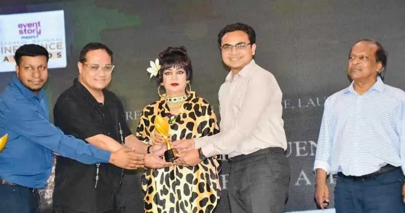 শুক্রবার (১২ সেপ্টেম্বর) রাতে রাজধানীর মালিবাগের স্কাই সিটির ব্যাংকোয়েট হলে মানবাধিকার বাস্তবায়ন সাংবাদিক সোসাইটি ও স্টার বাংলাদেশ মিডিয়া আয়োজিত অনুষ্ঠানে তাকে এই অ্যাওয়ার্ড প্রদান করা হয়।