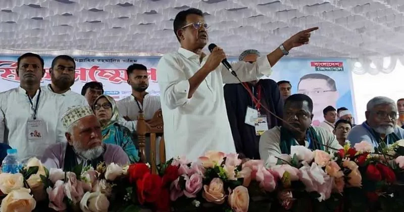 বিএনপির সদর উপজেলা দ্বি-বার্ষিক সম্মেলনে বক্তব্য দিচ্ছেন আজিজুল বারী হেলাল