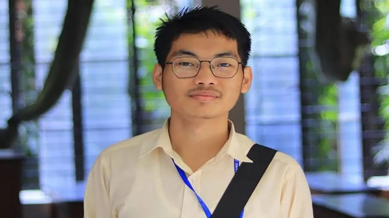 ঢাকা বিশ্ববিদ্যালয় কেন্দ্রীয় ছাত্র সংসদের (ডাকসু) কার্যনির্বাহী সদস্য সর্বমিত্র চাকমা