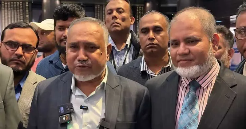 নিউইয়র্কে সাংবাদিকদের সঙ্গে আলাপকালে ডা. সৈয়দ আব্দুল্লাহ মোহাম্মদ তাহের। ছবি : সংগৃহীত