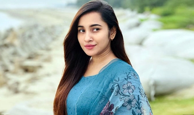 কণ্ঠশিল্পী আতিয়া আনিসা