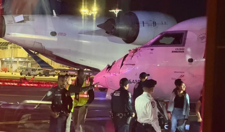 নিউইয়র্কের বিমানবন্দরে মুখোমুখি সংঘর্ষে জড়ালো ডেল্টা এয়ারলাইন্সের দুটি যাত্রীবাহী উড়োজাহাজ