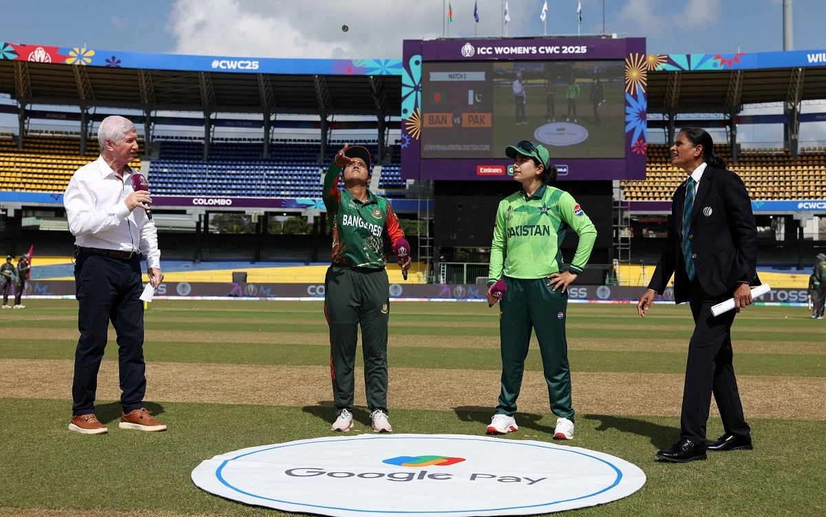 টসে জিতে ব্যাটিংয়ের সিদ্ধান্ত নিয়েছেন পাকিস্তান