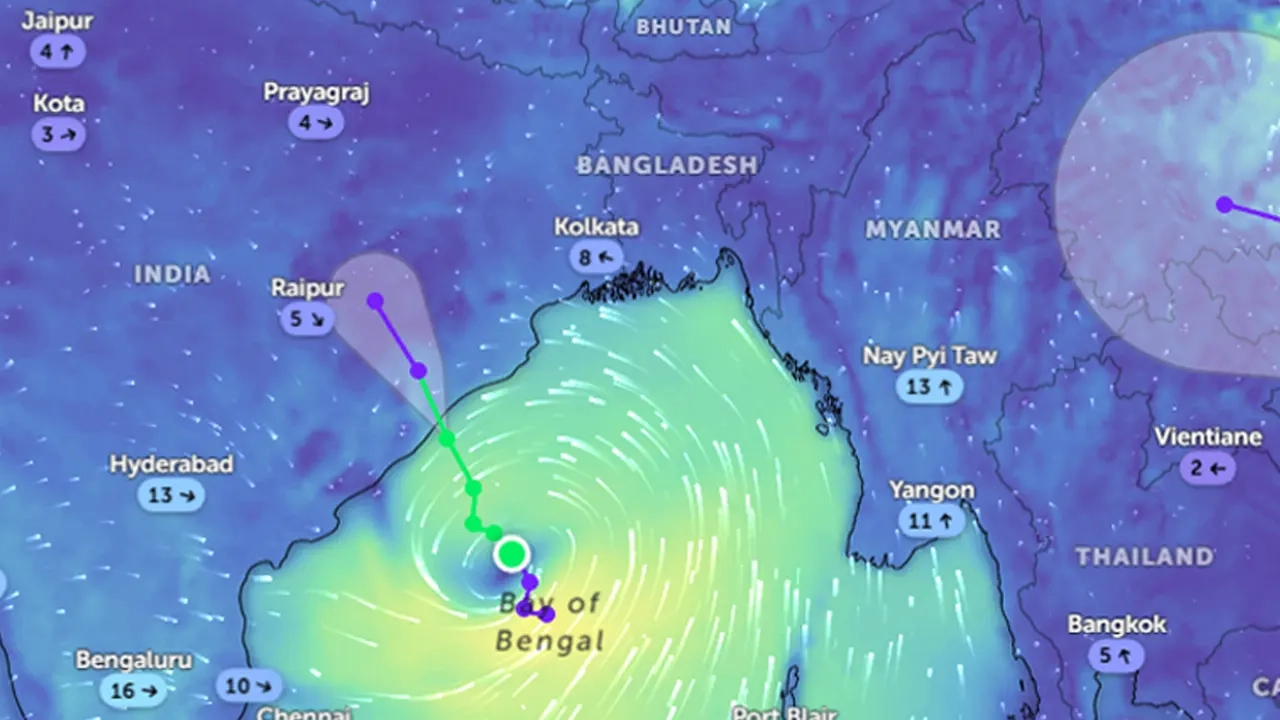 বঙ্গোপসাগরে অবস্থানরত গভীর নিম্নচাপটি রাতেই উপকূল পাড়ি দিতে পারে। ছবি: জুম আর্থ
