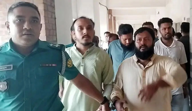 মোহাম্মদপুরে চাঁদাবাজির মামলায় এনসিপি এক নেতাসহ চারজনকে কারাগারে পাঠিয়েছে আদালত।