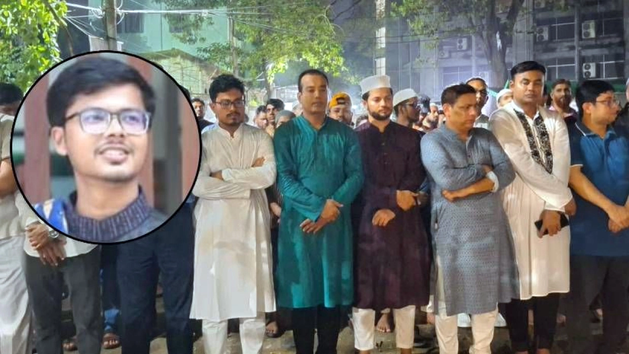 জানাজায় কেন্দ্রীয় ছাত্রদল, ছাত্রশিবির ও ডাকসুর নেতৃবৃন্দ উপস্থিত ছিলেন।