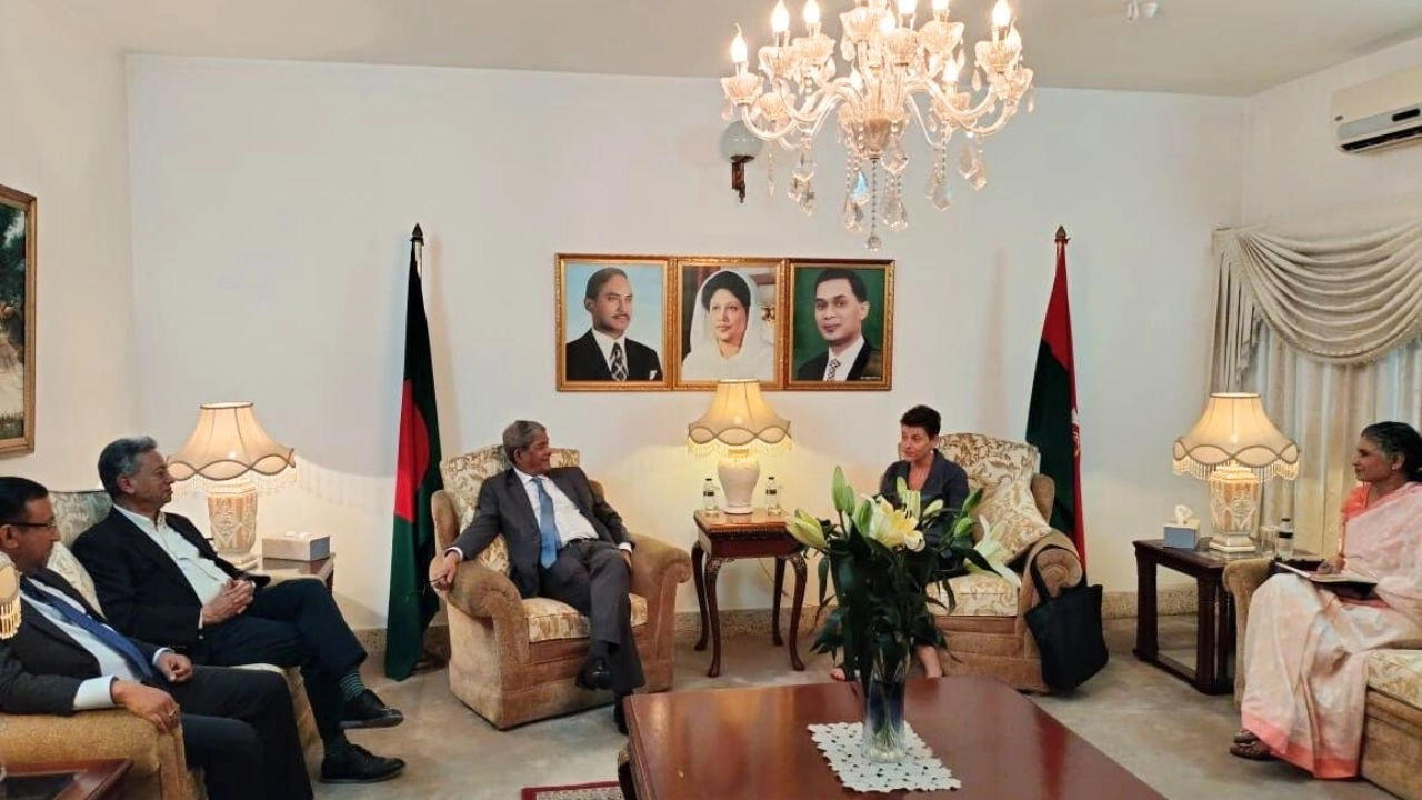 বিএনপি মহাসচিব মির্জা ফখরুল ইসলাম আলমগীরের সঙ্গে ঢাকাস্থ জাতিসংঘের আবাসিক সমন্বয়কারী গোয়েন লুইসের সাক্ষাৎ