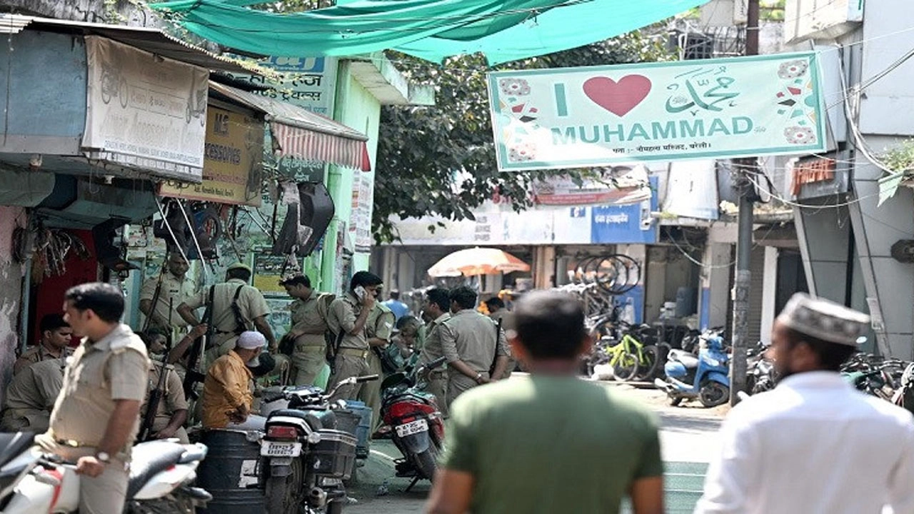ভারতে ‘আই লাভ মুহাম্মদ’ পোস্টার লাগানোয় ৫ জন গ্রেপ্তার