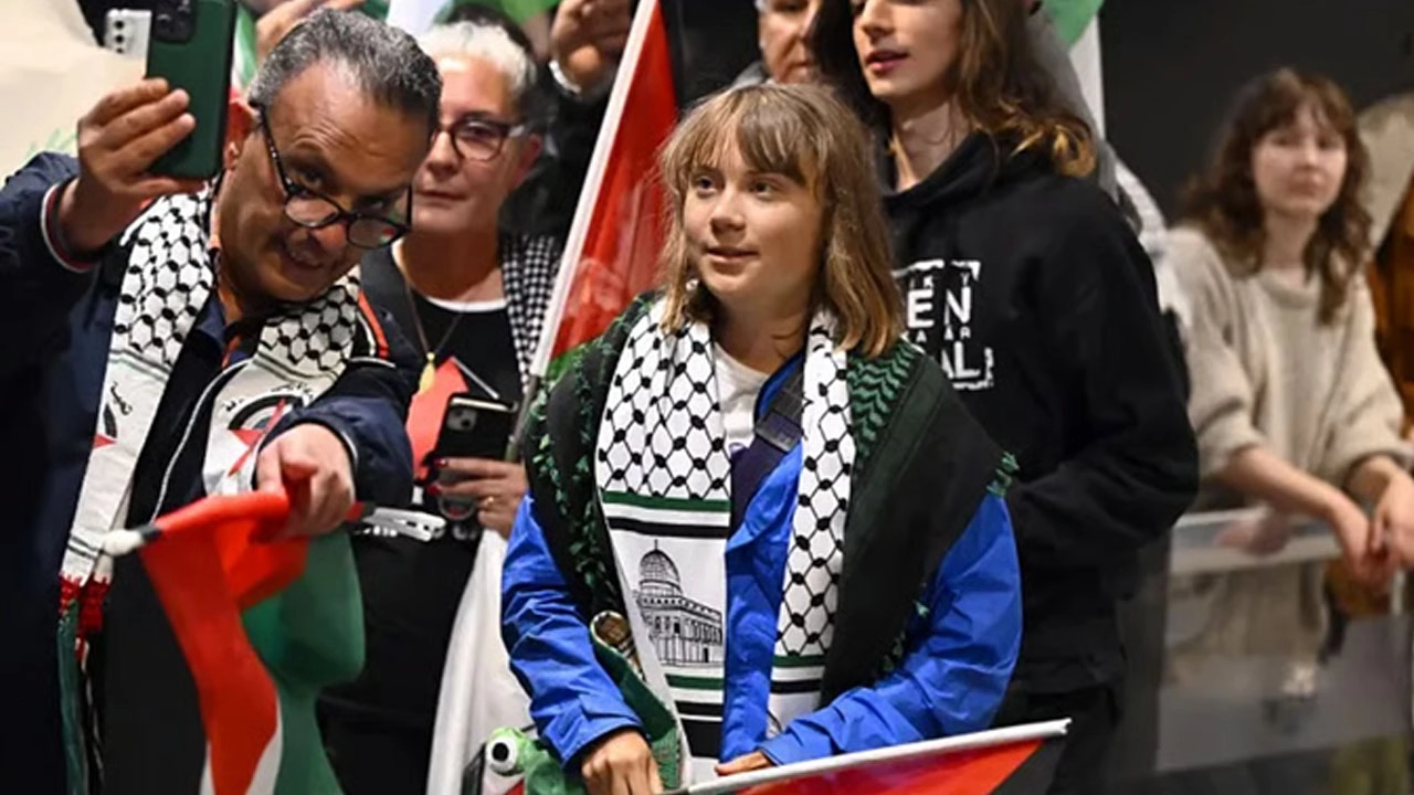 জোর করে ইসরায়েলের পতাকায় চুমু, টয়লেট থেকে পানি খেতে হয়েছে গ্রেটা থুনবার্গদের