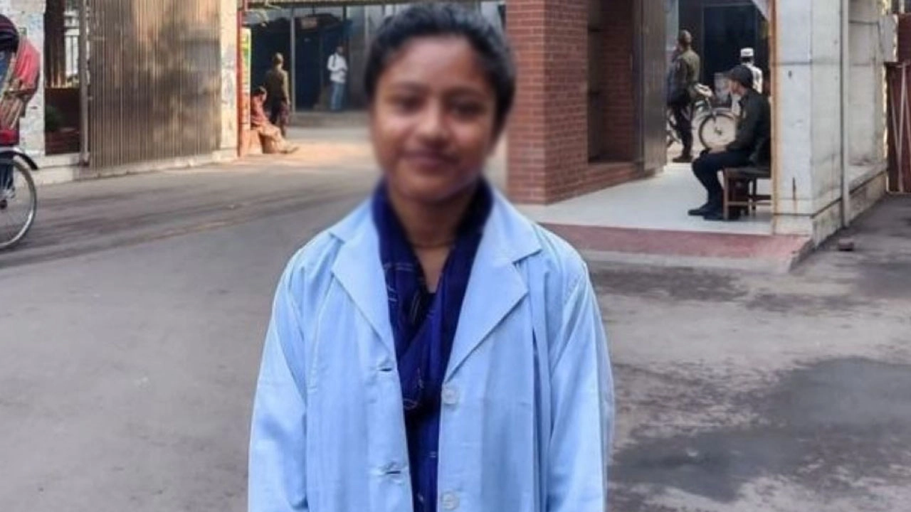 পূজায় এসে মদপানে ঢাকা মেডিকেল ছাত্রীর মৃত্যু