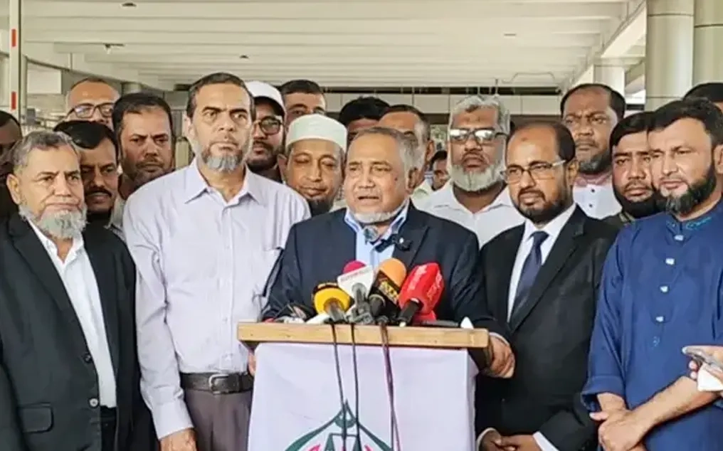 মঙ্গলবার (৭ অক্টোবর) হযরত শাহজালাল আন্তর্জাতিক বিমানবন্দরে সংবাদ সম্মেলনে জামায়াত নেতা ডা. সৈয়দ আব্দুল্লাহ মুহাম্মদ তাহের