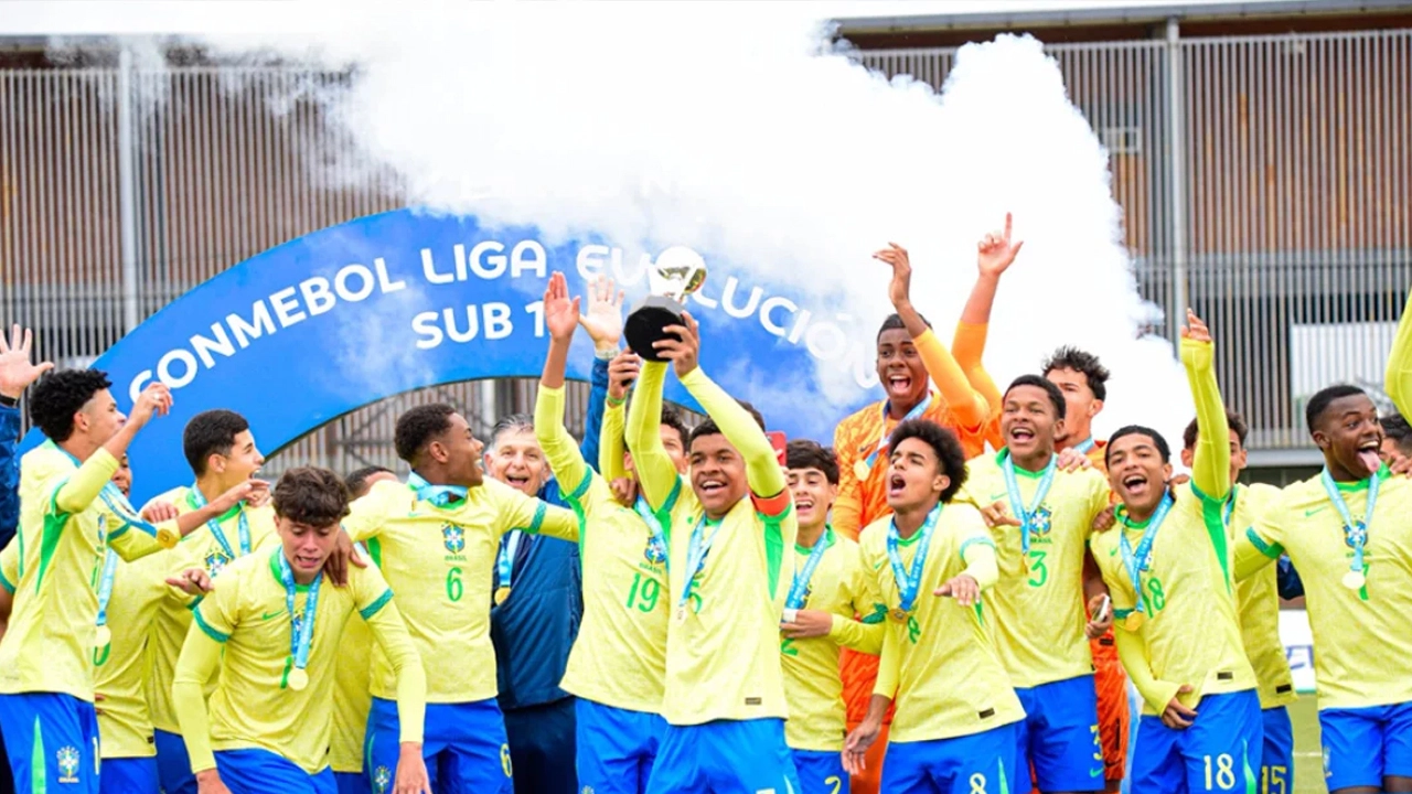 শিরোপাজয়ী ব্রাজিল অনূর্ধ্ব-১৫ দলের উল্লাস।