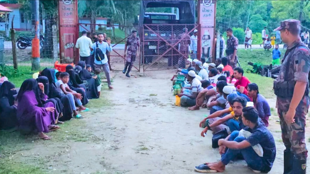 টেকনাফে ক্যাম্প ছেড়ে বের হওয়া ১৭০ রোহিঙ্গা আটক