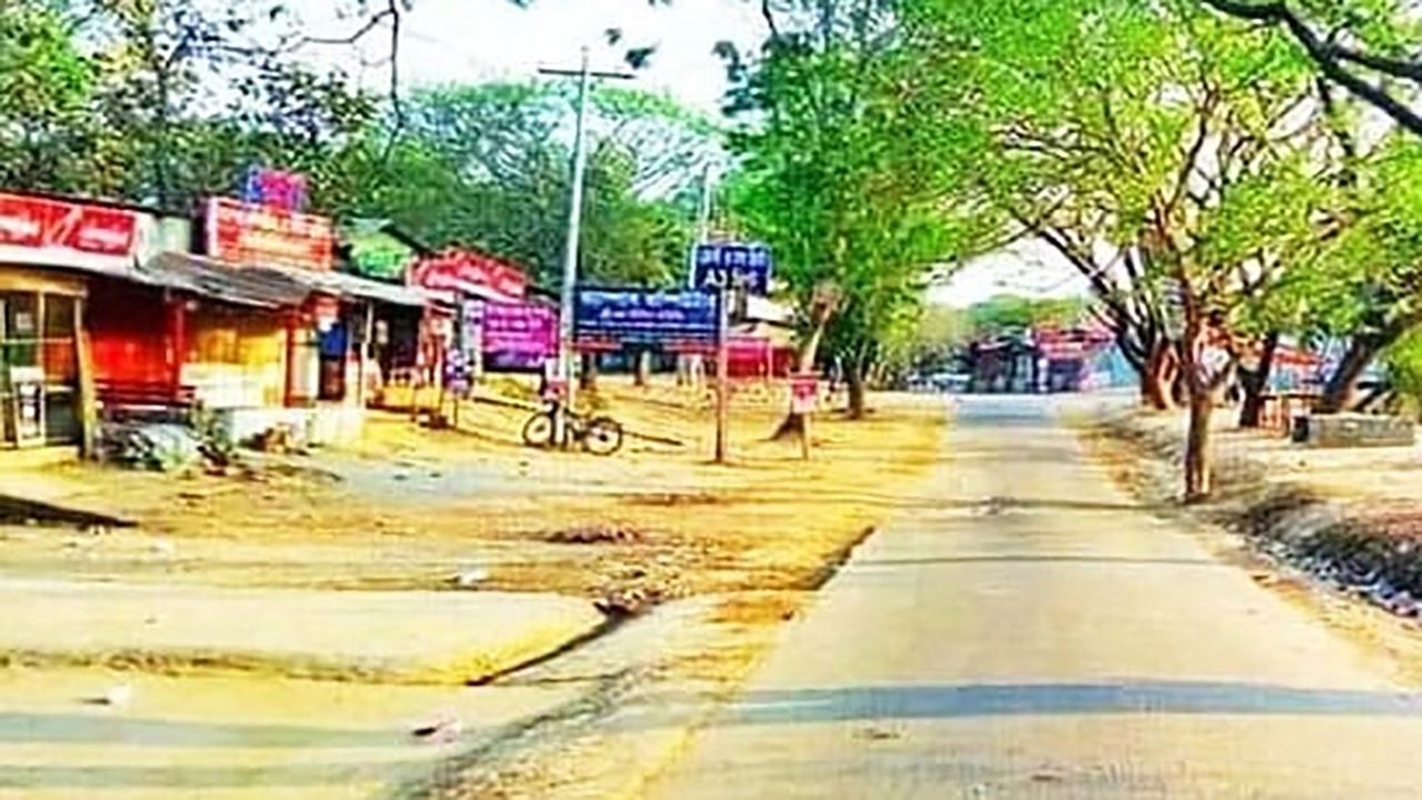 জাবিতে কেন্দ্রীয় শিক্ষার্থী সংসদের উদ্যোগে বটতলার খাবারের দোকানে অভিযান