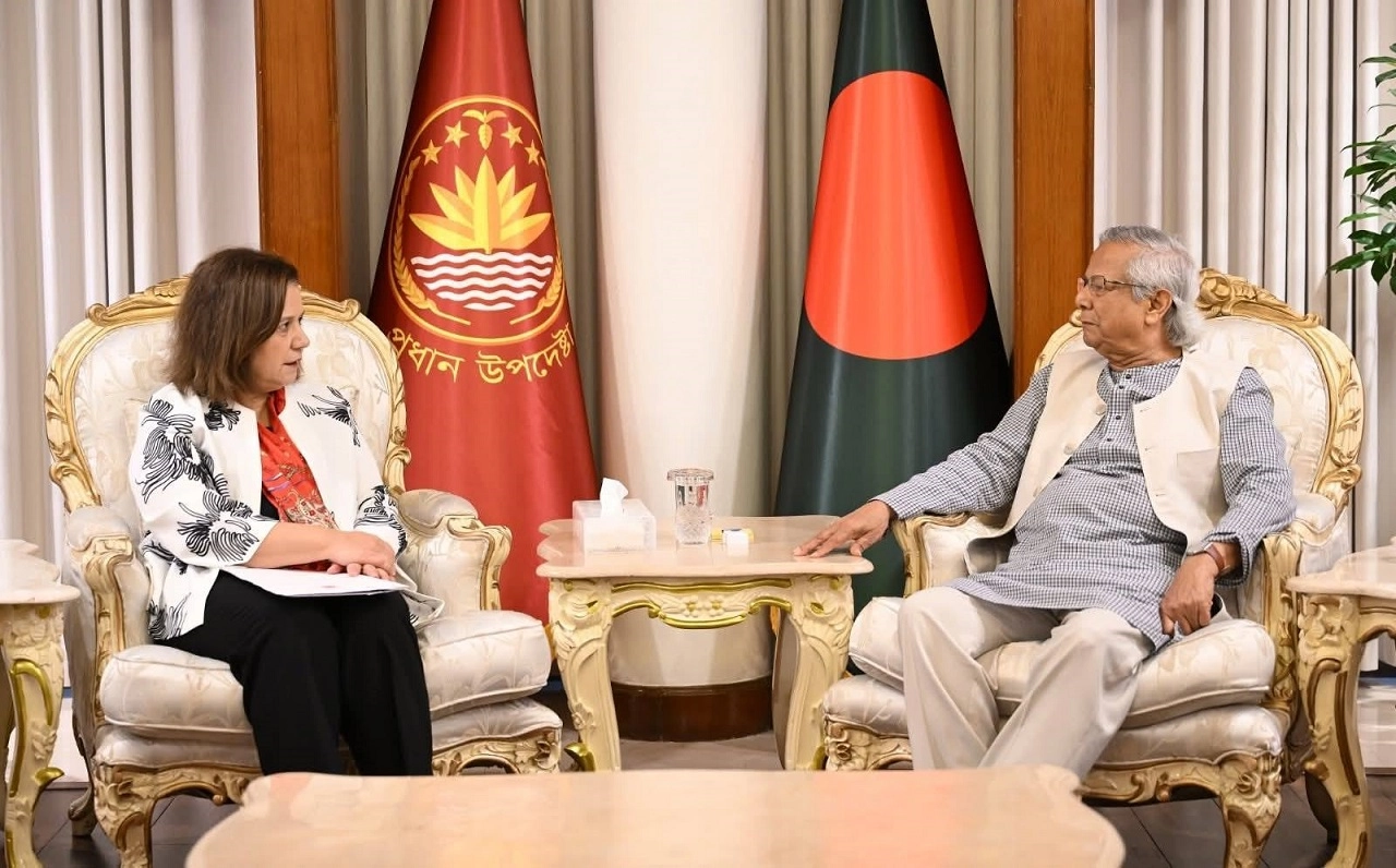 যমুনায় প্রধান উপদেষ্টা ড. মুহাম্মদ ইউনূসের সঙ্গে সৌজন্য সাক্ষাৎ করেন তুরস্কের উপপররাষ্টমন্ত্রী বেরিস একিঞ্চি। ছবি: সংগৃহীত