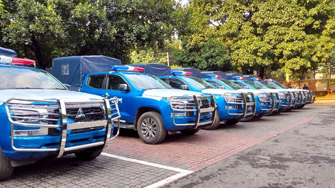 নতুন ২০ জিপ পেল ডিএমপি