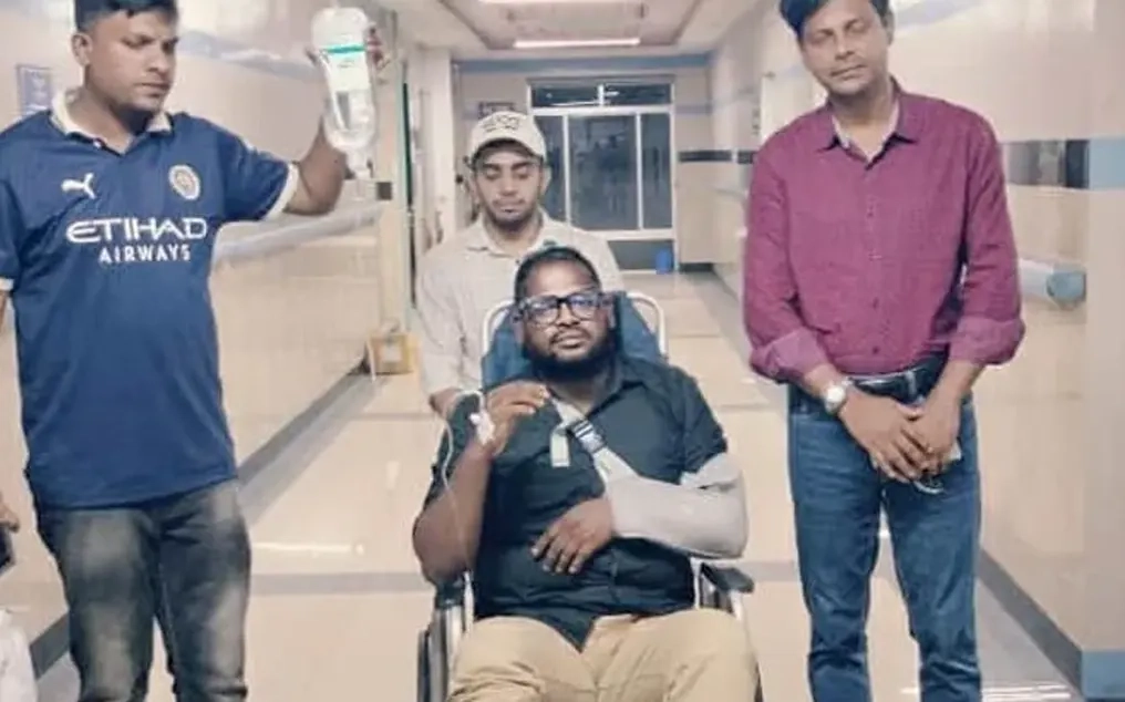 নরসিংদীর আহত সহকারী পুলিশ সুপার (সদর সার্কেল) আনোয়ার হোসেন শামীমে