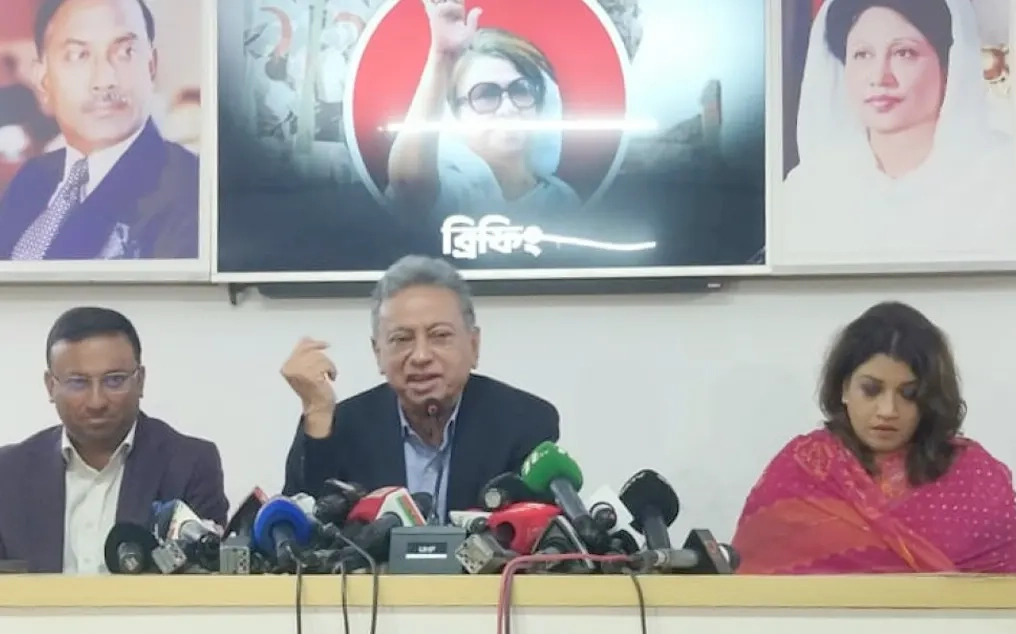 ব্রিফিংয়ে আমির খসরু মাহমুদ চৌধুরী