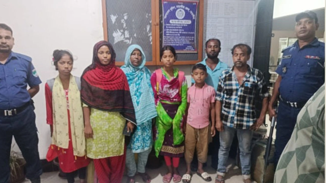 ১৮ বাংলাদেশী নাগরিককে বিজিবির কাছে হস্তান্তর করেছে বিএসএফ। 