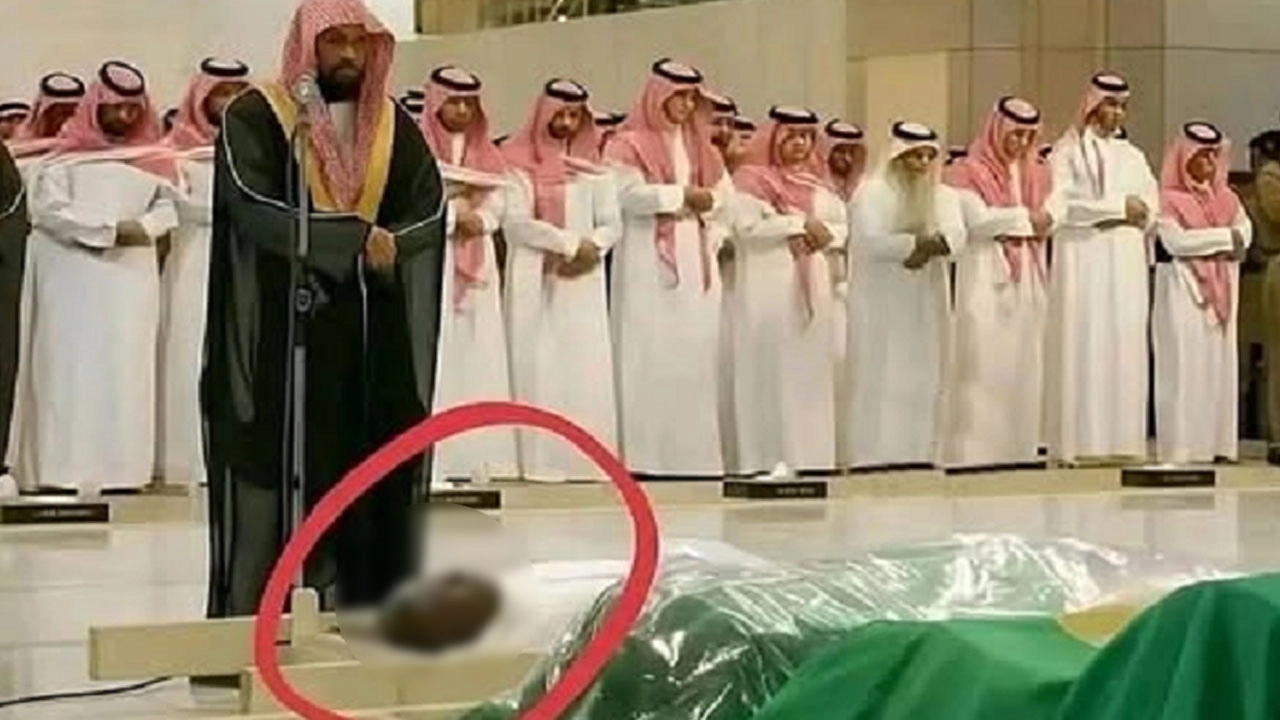 জানাজার সময় যে মৃত ব্যক্তির মুখ খোলা থাকে