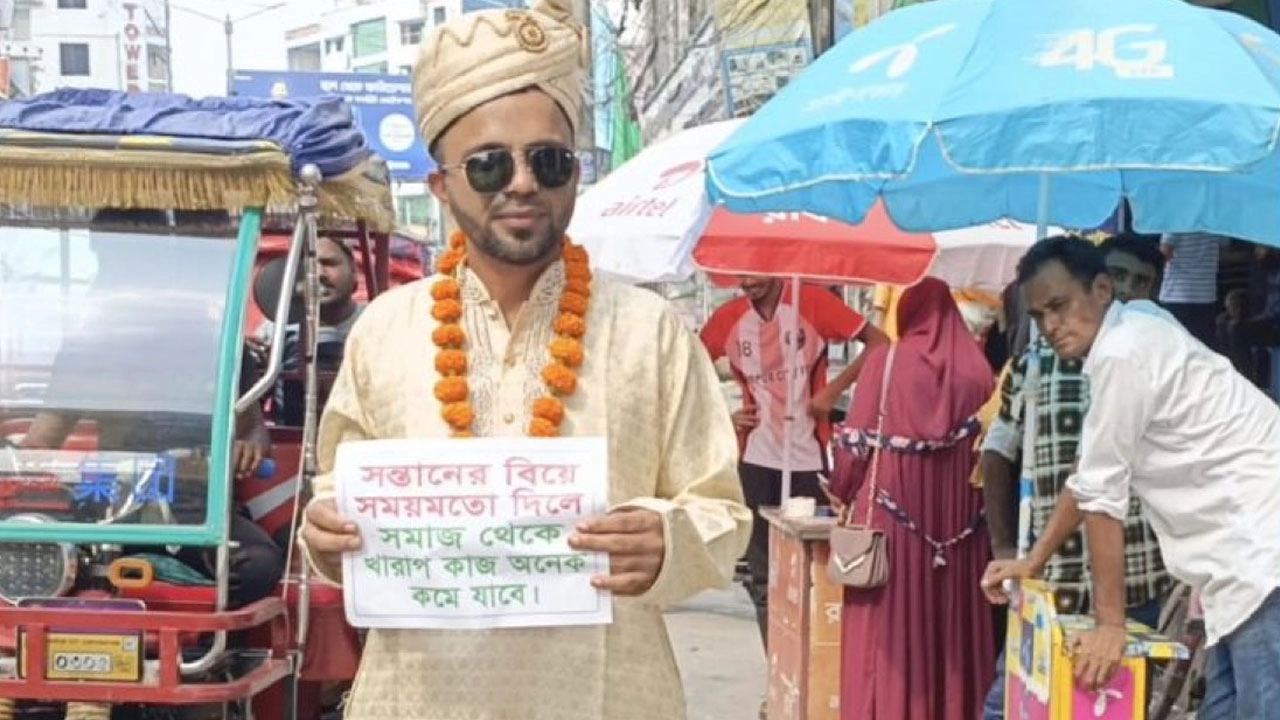 বিয়ে না দিলে খারাপ কাজ বাড়ে, বর সেজে রাস্তায় যুবক
