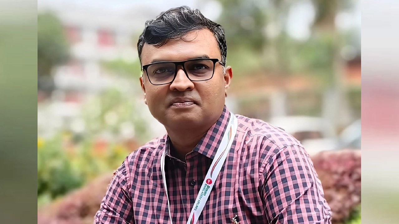 বিমান বাংলাদেশ এয়ারলাইনস লিমিটেডের উপমহাব্যবস্থাপক (আইন) মো. আল মাসুদ খান