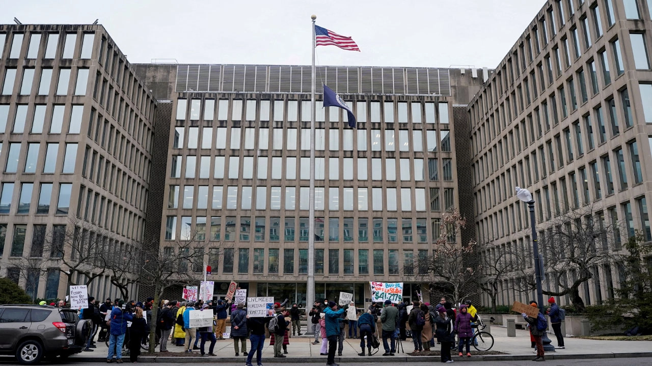 যুক্তরাষ্ট্রে শাটডাউন সংকটে ব্যাপক কর্মী ছাঁটাই