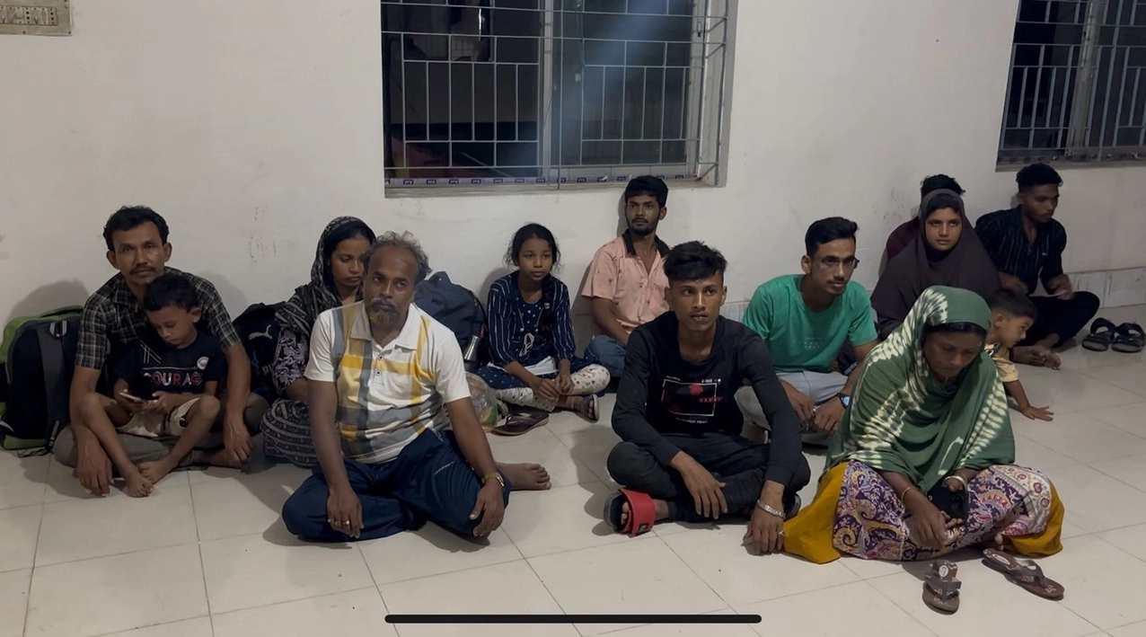 সাতক্ষীরা সীমান্তে ১৬ বাংলাদেশিকে পতাকা বৈঠকে বিজিবির কাছে ফেরত দিল বিএসএফ