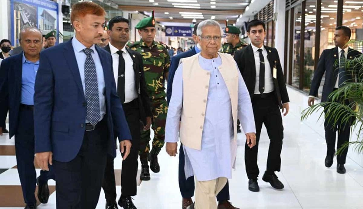 হযরত শাহজালাল আন্তর্জাতিক বিমানবন্দরে প্রধান উপদেষ্টা ড. ইউনূস । ছবি- সংগৃহীত