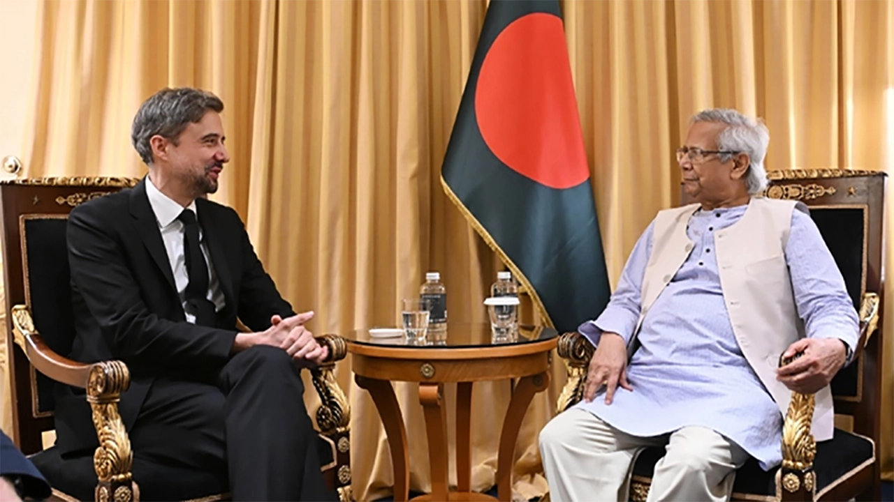 ইফাদের প্রেসিডেন্ট আলভারো লারিওর সঙ্গে বৈঠকে ড. মুহাম্মদ ইউনূস