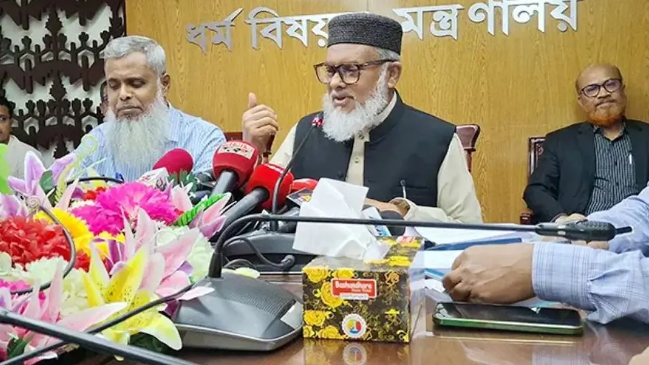 সোমবার (১৩ অক্টোবর) সচিবালয়ে অনুষ্ঠিত এক সংবাদ সম্মেলনে আ ফ ম খালিদ হোসেন