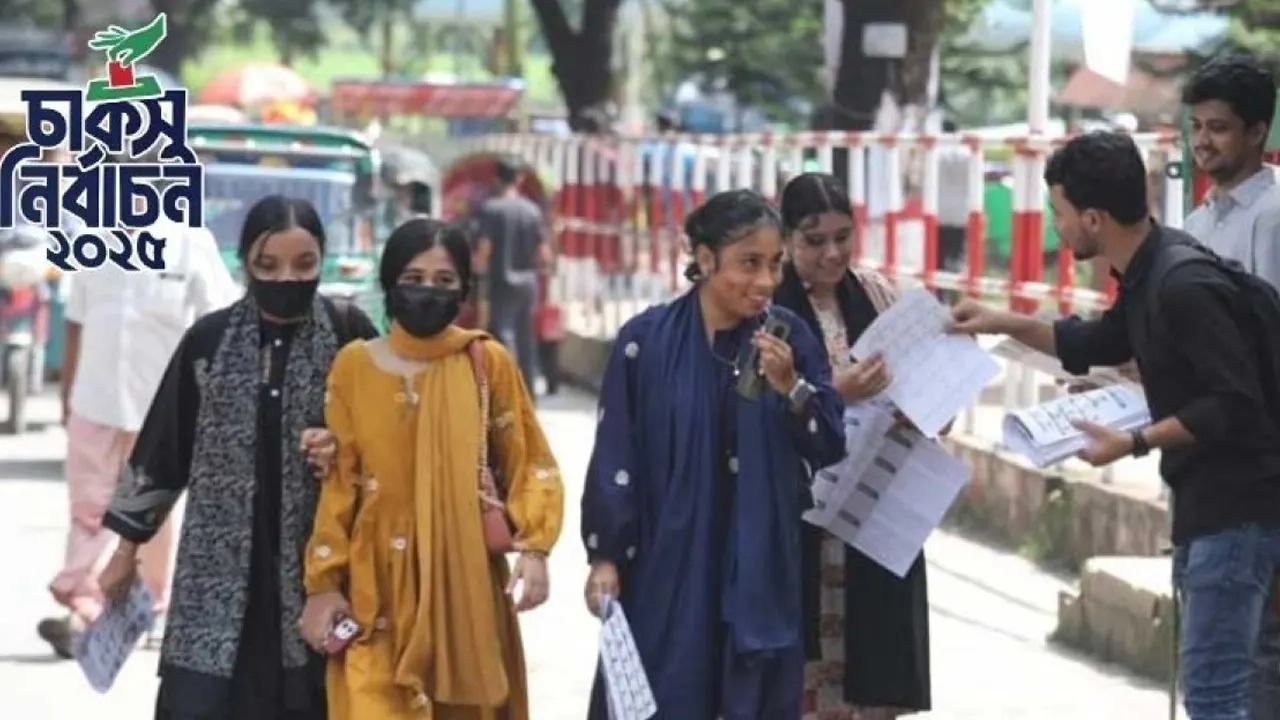 নির্বাচনী প্রচারণায় ব্যস্ত প্রার্থীরা