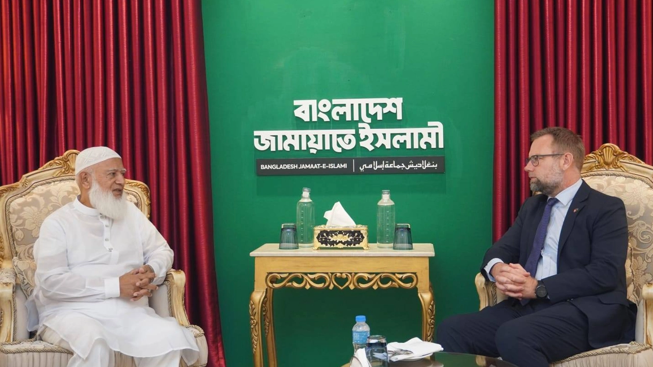 জামায়াত আমির ডা. শফিকুর রহমানের সঙ্গে ঢাকাস্থ নিযুক্ত ডেনমার্কের রাষ্ট্রদূত ক্রিশ্চিয়ান ব্রিক্স মোলারের সঙ্গে সাক্ষাৎ