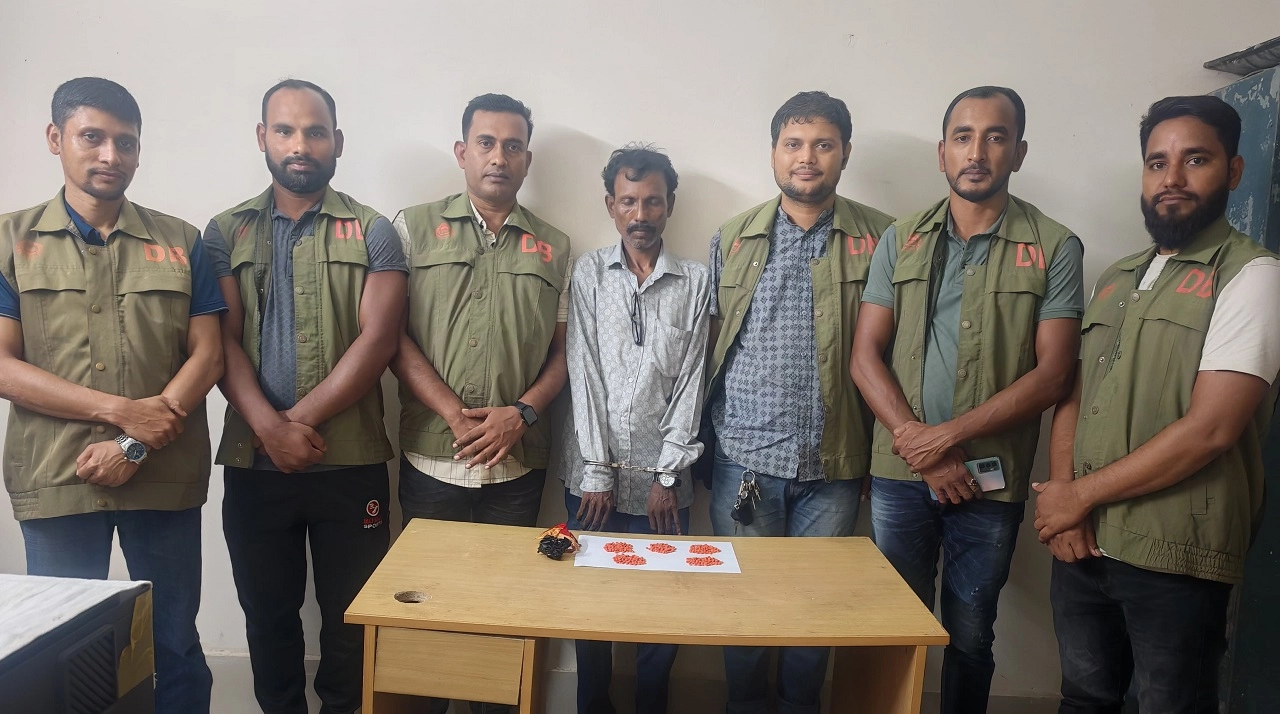 গ্রেপ্তারকৃত মোঃ জাহাঙ্গীর হাওলাদার (৪৪)