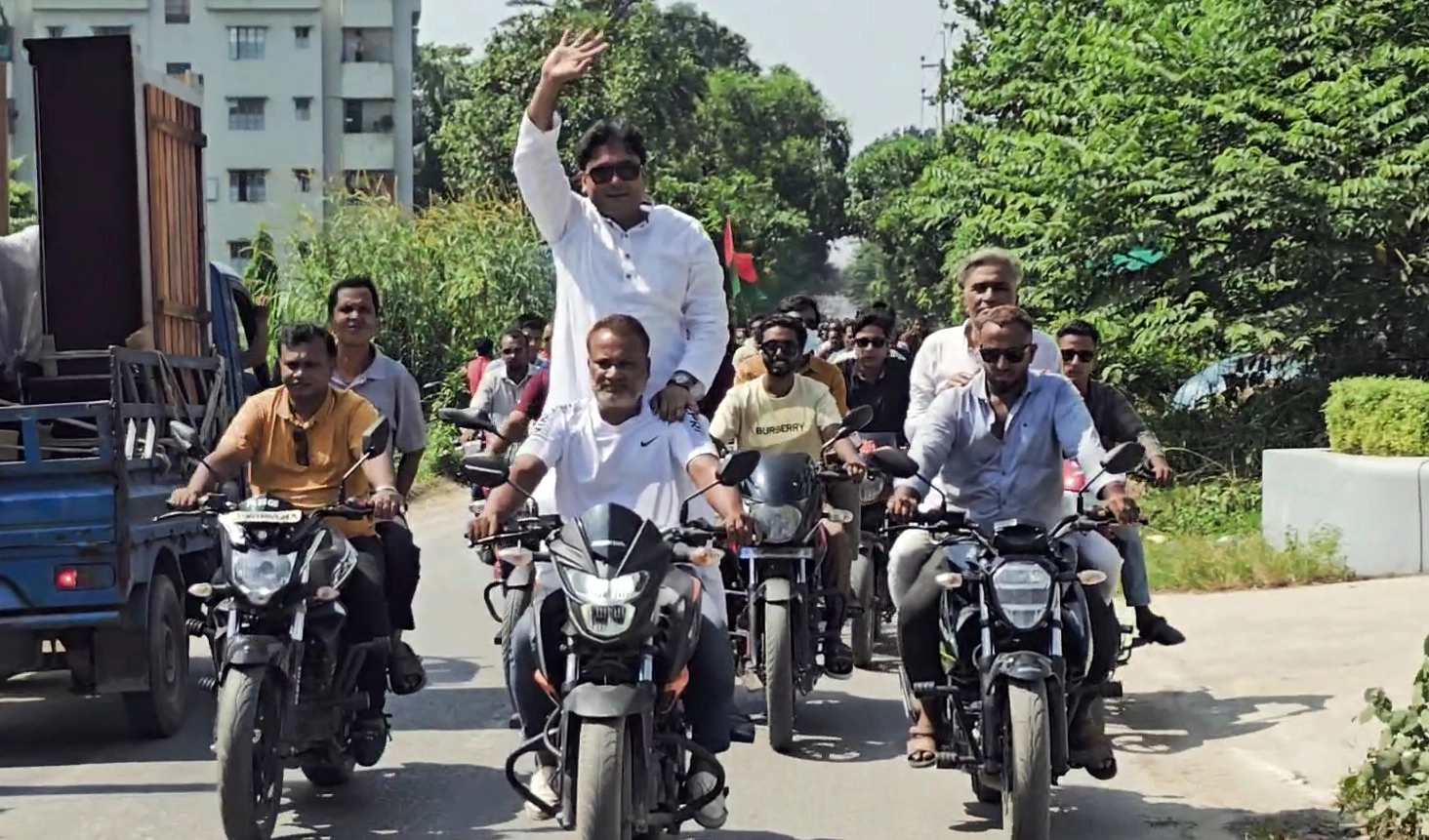 টাঙ্গাইলের দেলদুয়ার ও নাগরপুরে বিএনপি মনোনয়নপ্রত্যাশী জুয়েল সরকারের মোটরসাইকেল শোভাযাত্রা