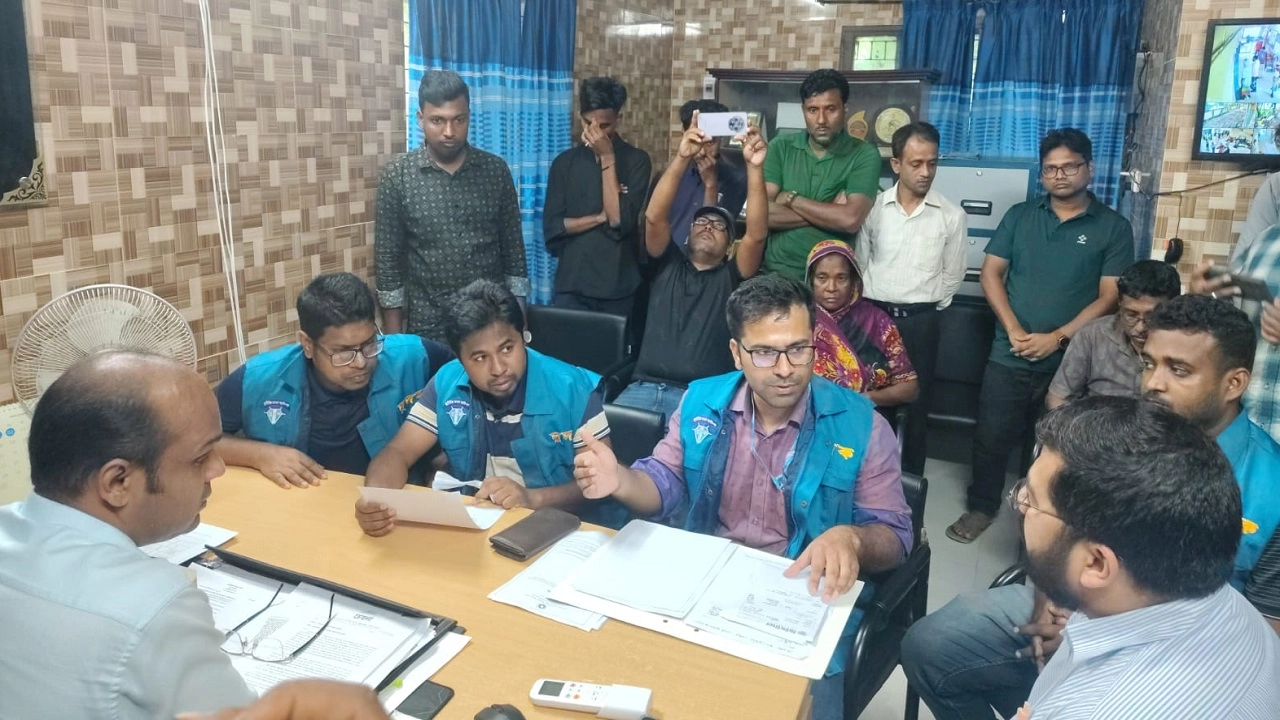 সাতক্ষীরায় হাসপাতালে দুদকের অভিযান