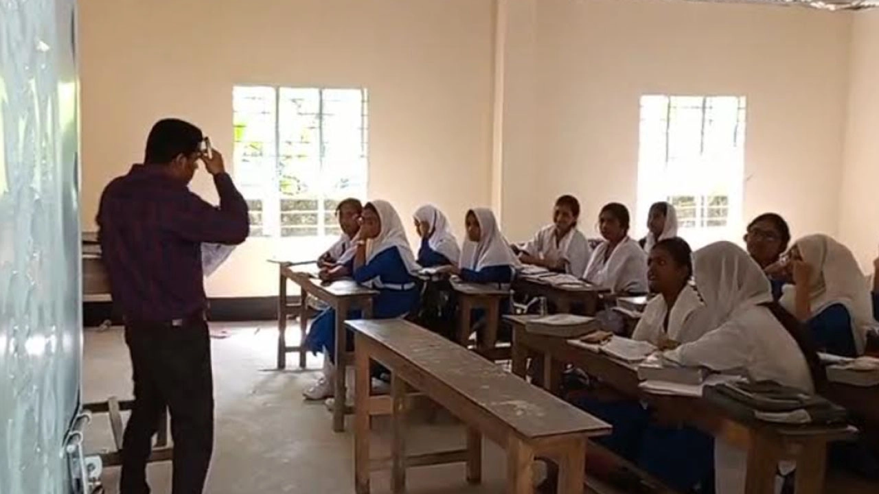 শিক্ষা প্রতিষ্ঠানে ক্লাস বর্জনের কর্মসূচি