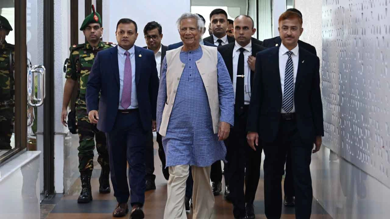দেশে ফিরেছেন অন্তর্বর্তী সরকারের প্রধান উপদেষ্টা ড. মুহাম্মদ ইউনূস