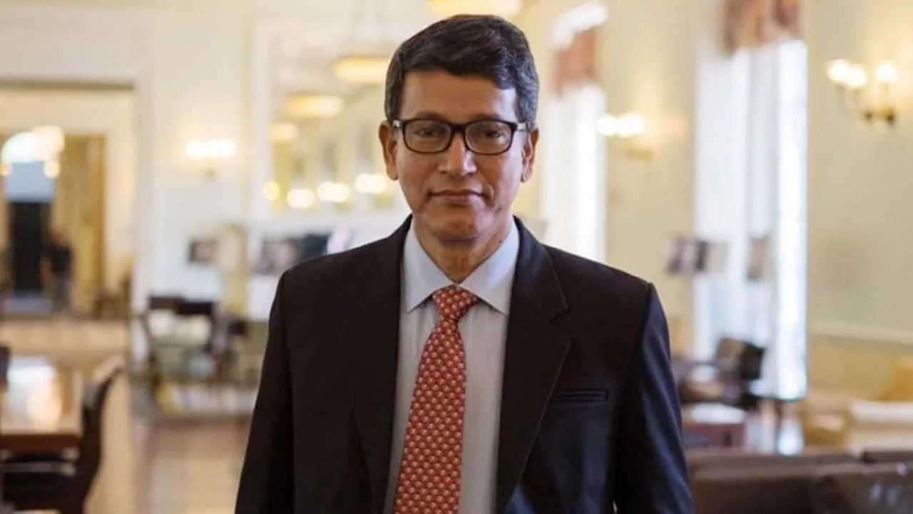 চট্টগ্রাম বিশ্ববিদ্যালয়ের উপাচার্য মুহাম্মদ ইয়াহইয়া আখতার