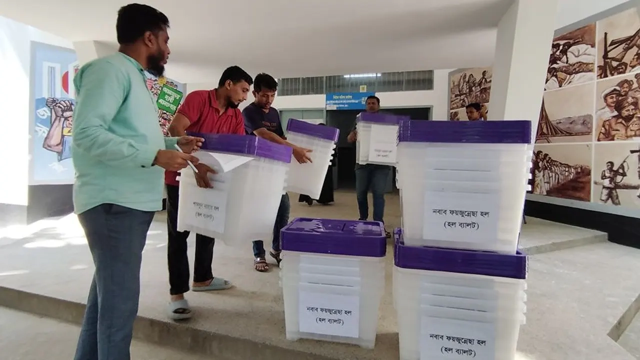 ভোটের বাক্স গণণার জন্য নিয়ে যাওয়াা হয়