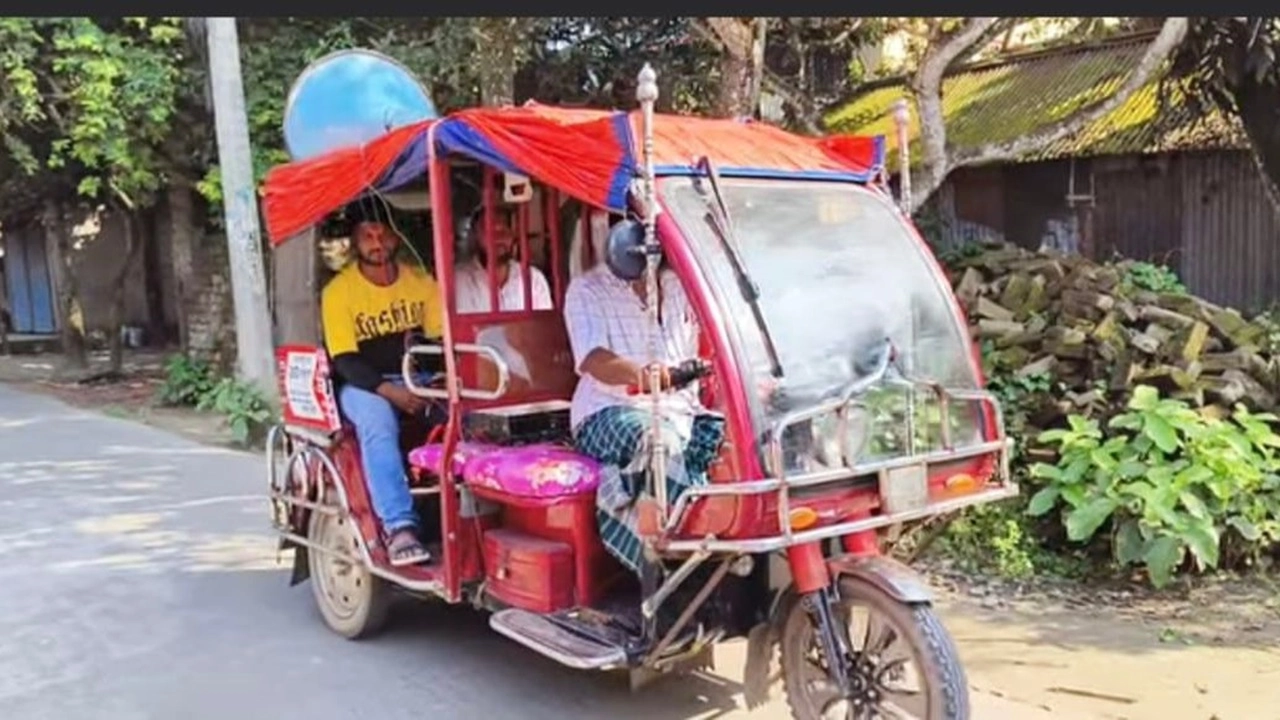 চাঁদাবাজি বন্ধ ও জনসচেতনতা তৈরির লক্ষ্যে উপজেলা জুড়ে মাইকিং